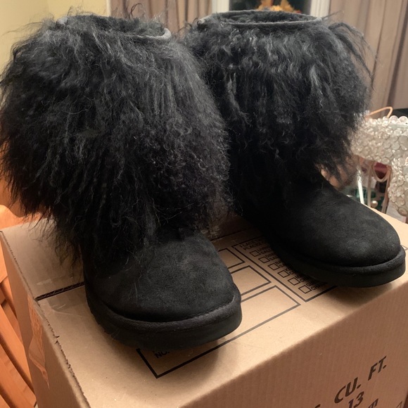 UGG UGGS BLACK SHEEPSKIN BOOTS. 2 PAIRS SIZE 9 - Picture 2 of 7